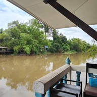 บรรยากาศ บ้านริมน้ำ ดิ คาเฟ่ นครนายก
