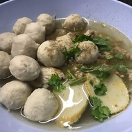 โซ้ย เย็นตาโฟลูกชิ้นแคะ ต้มยำมะนาวสดรสเด็ด ดอนหวาย