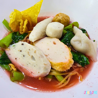 เมนูของร้าน เล่าจึง ก๋วยเตี๋ยวลูกชิ้นปลา ถนนพุทธบูชา 36