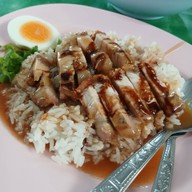 เมนูของร้าน ก๋วยเตี๋ยวท่าเรือ  ใต้ต้นหูกวาง ก๋วยเตี๋ยวท่าเรือ ใต้ต้นหูกวาง