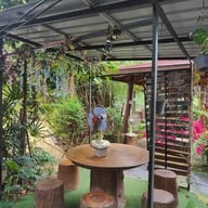 บรรยากาศ บ้านริมน้ำ ดิ คาเฟ่ นครนายก