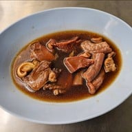 เมนูของร้าน ขาหมูเจริญแสงสีลม สีลม