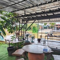 บรรยากาศ บ้านริมน้ำ ดิ คาเฟ่ นครนายก
