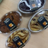 เมนูของร้าน ขนมไทยไกลบ้าน DC x Krispy Curry Puff - คาเฟ่ขนมไทย กะหรี่ปั๊บ เค้ก เครื่องดื่ม ศรีนครินทร์