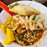 เมนูของร้าน เล่าจึง ก๋วยเตี๋ยวลูกชิ้นปลา ถนนพุทธบูชา 36