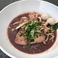 โซ้ย เย็นตาโฟลูกชิ้นแคะ ต้มยำมะนาวสดรสเด็ด ดอนหวาย