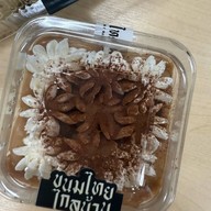 เมนูของร้าน ขนมไทยไกลบ้าน DC x Krispy Curry Puff - คาเฟ่ขนมไทย กะหรี่ปั๊บ เค้ก เครื่องดื่ม ศรีนครินทร์