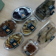 เมนูของร้าน ขนมไทยไกลบ้าน DC x Krispy Curry Puff - คาเฟ่ขนมไทย กะหรี่ปั๊บ เค้ก เครื่องดื่ม ศรีนครินทร์