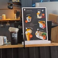 ดีด หน้าเมรุ coffee หน้าเมรุวัดคูยาง