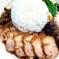 สามตุ๋น ข้าว-บะหมี่หยก หมูตุ๋น/เนื้อตุ๋นฉ่ำๆ สามชั้นตุ๋นเกี๊ยมฉ่าย