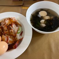 ข้าวหมูแดงสีมรกต เหม่งจ๋าย