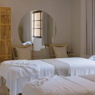 Pine Tree Gallery Spa Thonglor