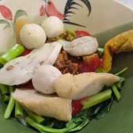 เมนูของร้าน หลักเฮง ก๋วยเตี๋ยวเย็นตาโฟบะเต็ง ลูกชิ้นปลาทำเอง