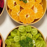 ผลไม้ปอกพร้อมทานตั้งกะจุ๋ม