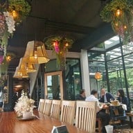 ล้านเลื่องลาว ทางด่วนจตุโชติ