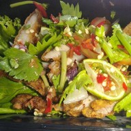 ยำติดแกรม-กะเพราเนื้อโคขุน