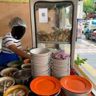 เม้งโภชนา ลูกชิ้นปลา เย็นตาโฟ พหลโยธิน พหลโยธิน