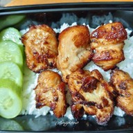 ไก่ย่าง+หมูย่าง+ใส้กรอกอีสาน บางคล้า