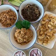 อุ้ยคำหน้า 7-11 dtown