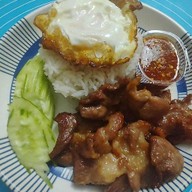 เกี๊ยวทอด ตึก b