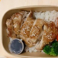 มอเมย์ ข้าวไก่ย่างเทริยากิ เคหะออเงิน สาขาแรก