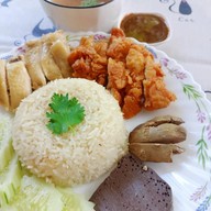 เมนูของร้าน เฮียเป้ย ข้าวมันไก่