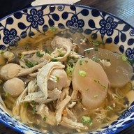เมนูของร้าน จันทน์เจริญ ข้าวขาหมูและก๋วยเตี๋ยวไก่ ถนนจันทน์