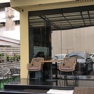 หน้าร้าน เมธาวลัย ศรแดง พระนคร