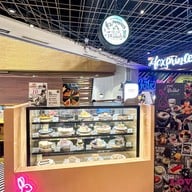 A Pink Rabbit + Bob Central Ladprao