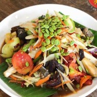 ส้มตำ ลาบยโส  (ป้าอ้วน)