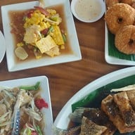 ครัวทอง ตำส้มหอยคุณยาย