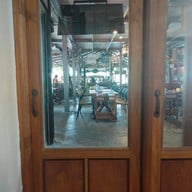 บรรยากาศ เล็กบ้านรอ
