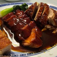 Apollo duck อพอลโล่ดั๊ก 👍 🍤🦆ข้าวหน้าเป็ด บะหมี่เกี๊ยวกุ้ง ข้าวหน้าไก่ หมูกรอบอร่อย ชานมฮ่องกง เป็ดย่างฮ่องกง หมูแดง roast duck bbq pork wonton mee หมูกรอบฮ่องกง เป็ดย่างโฟว์ซีซั่น บะหมี่เกี๊ยว สาทร