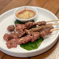 ชามสุข ก๋วยเตี๋ยวเรือหมู และเนื้อวากิว  โคราช