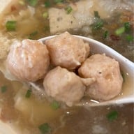 คุณแดงก๋วยจั๊บญวน พระอาทิตย์