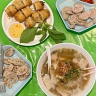 คุณแดงก๋วยจั๊บญวน วังหลัง