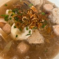 คุณแดงก๋วยจั๊บญวน พระอาทิตย์