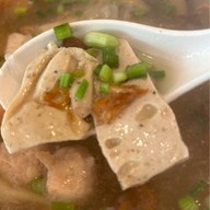 คุณแดงก๋วยจั๊บญวน พระอาทิตย์