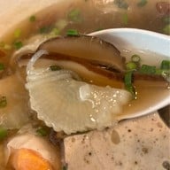 คุณแดงก๋วยจั๊บญวน พระอาทิตย์