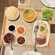 เมนูของร้าน เรือนต้น มณเฑียร สุรวงศ์