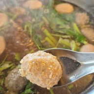 เนื้อตุ๋นท่าน้ำสาธุประดิษฐ์ ยานนาวา (Yan Nawa)