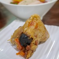 เล่าจึง ก๋วยเตี๋ยวลูกชิ้นปลา ถนนพุทธบูชา 36