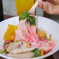 เล่าจึง ก๋วยเตี๋ยวลูกชิ้นปลา ถนนพุทธบูชา 36