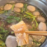 เนื้อตุ๋นท่าน้ำสาธุประดิษฐ์ ยานนาวา (Yan Nawa)