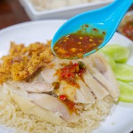 เล่าจึง ก๋วยเตี๋ยวลูกชิ้นปลา ถนนพุทธบูชา 36