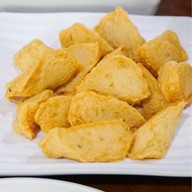 เล่าจึง ก๋วยเตี๋ยวลูกชิ้นปลา ถนนพุทธบูชา 36