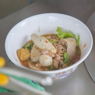 เล่าจึง ก๋วยเตี๋ยวลูกชิ้นปลา ถนนพุทธบูชา 36