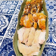 เมนูของร้าน ข้าวมันไก่ บ้านสามสาว