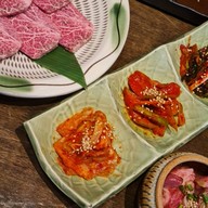 บรรยากาศ Oniku To Gohan ธนิยะ