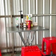 บรรยากาศ นีออน ข้าวเปียกเส้น